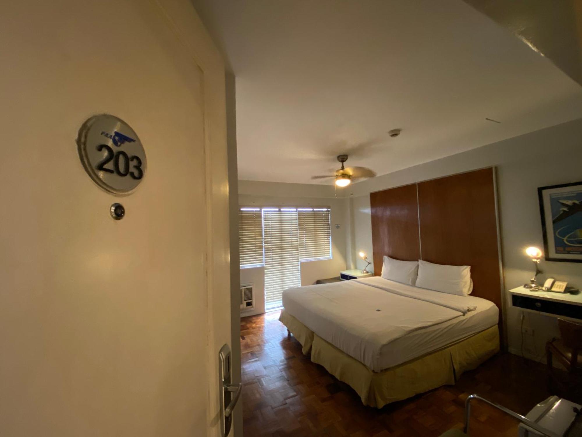 The Clipper House, Poblacion Makati Манила Экстерьер фото