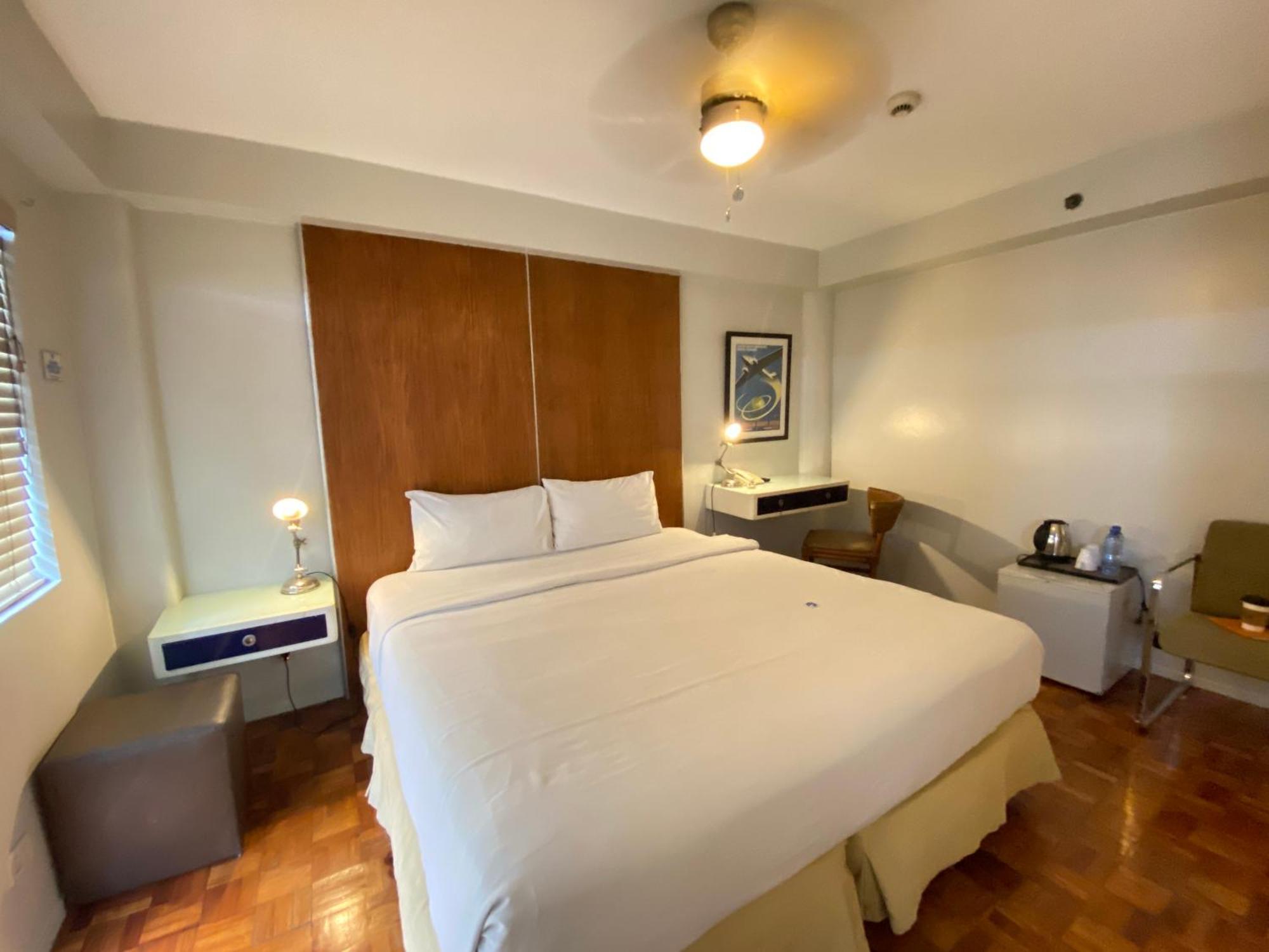 The Clipper House, Poblacion Makati Манила Экстерьер фото
