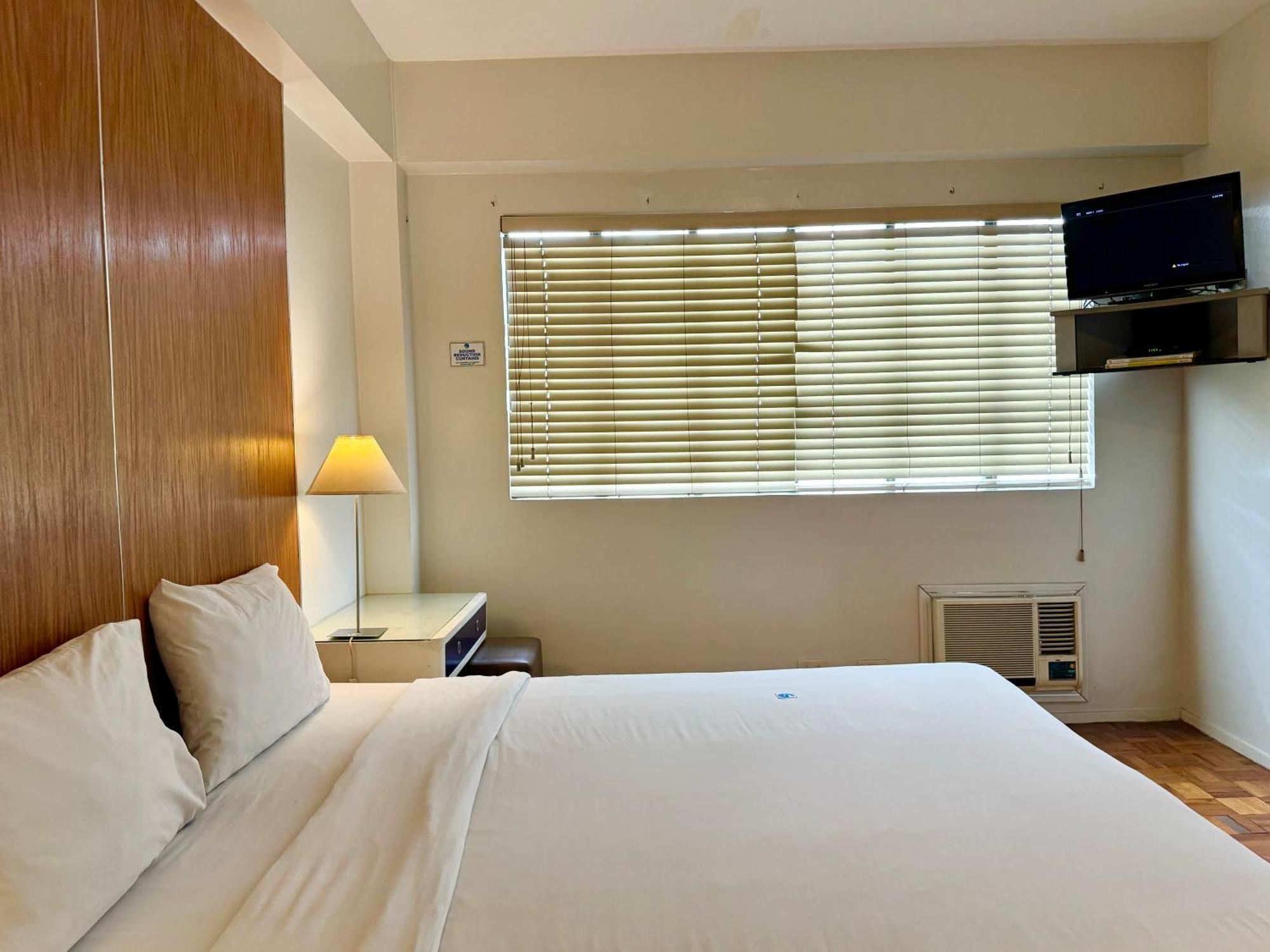 The Clipper House, Poblacion Makati Манила Экстерьер фото